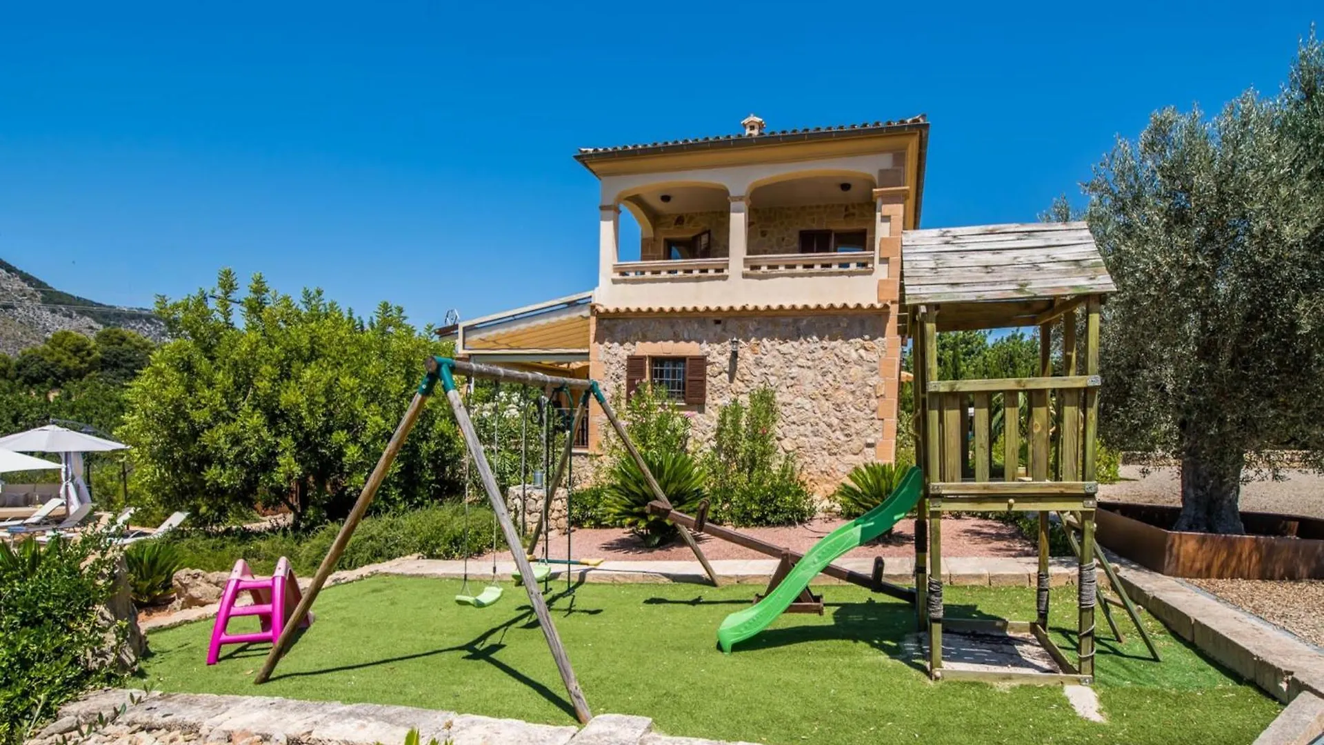 Charming Villa For 8 Guests Selva