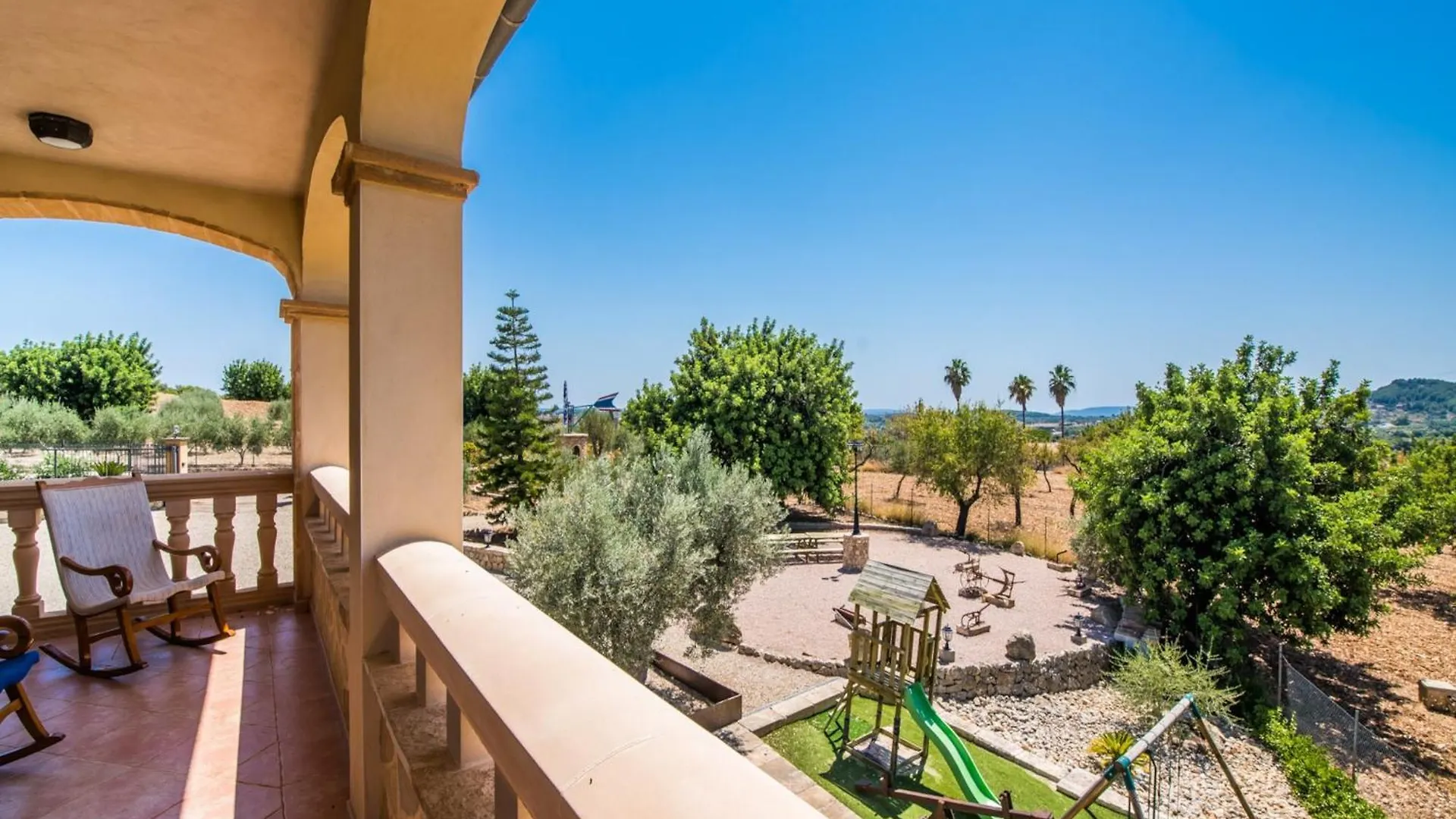 Charming Villa For 8 Guests Selva  Spanien