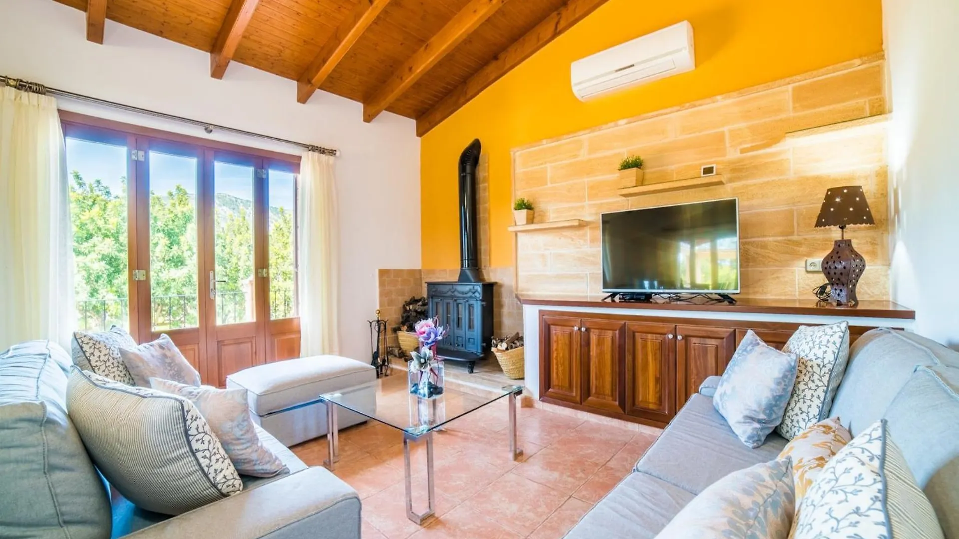 Charming Villa For 8 Guests Selva