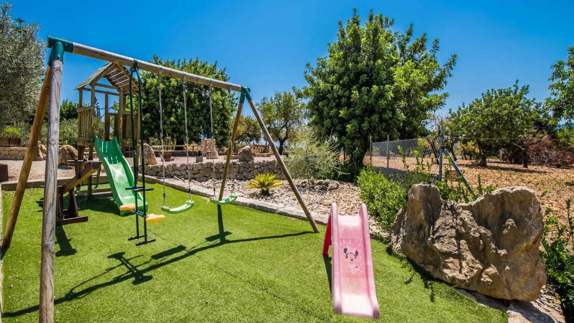 Semesterbostad Charming Villa For 8 Guests Selva