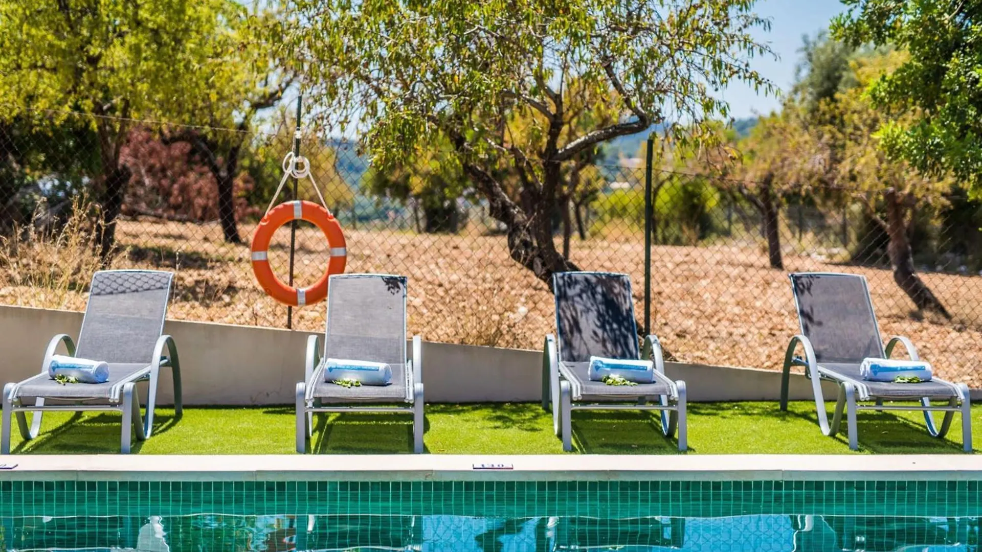 Charming Villa For 8 Guests Selva  Spanien